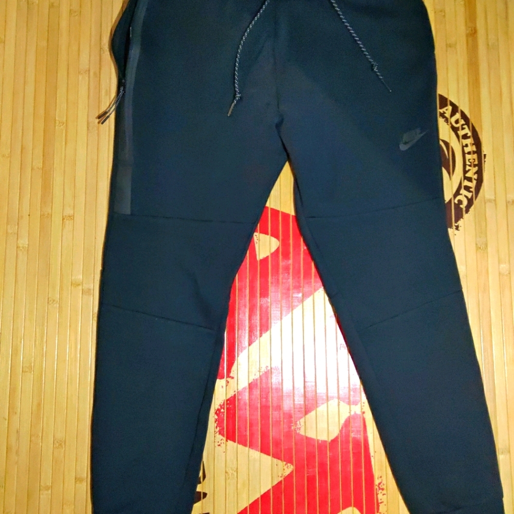 Nike tech fleece joggers